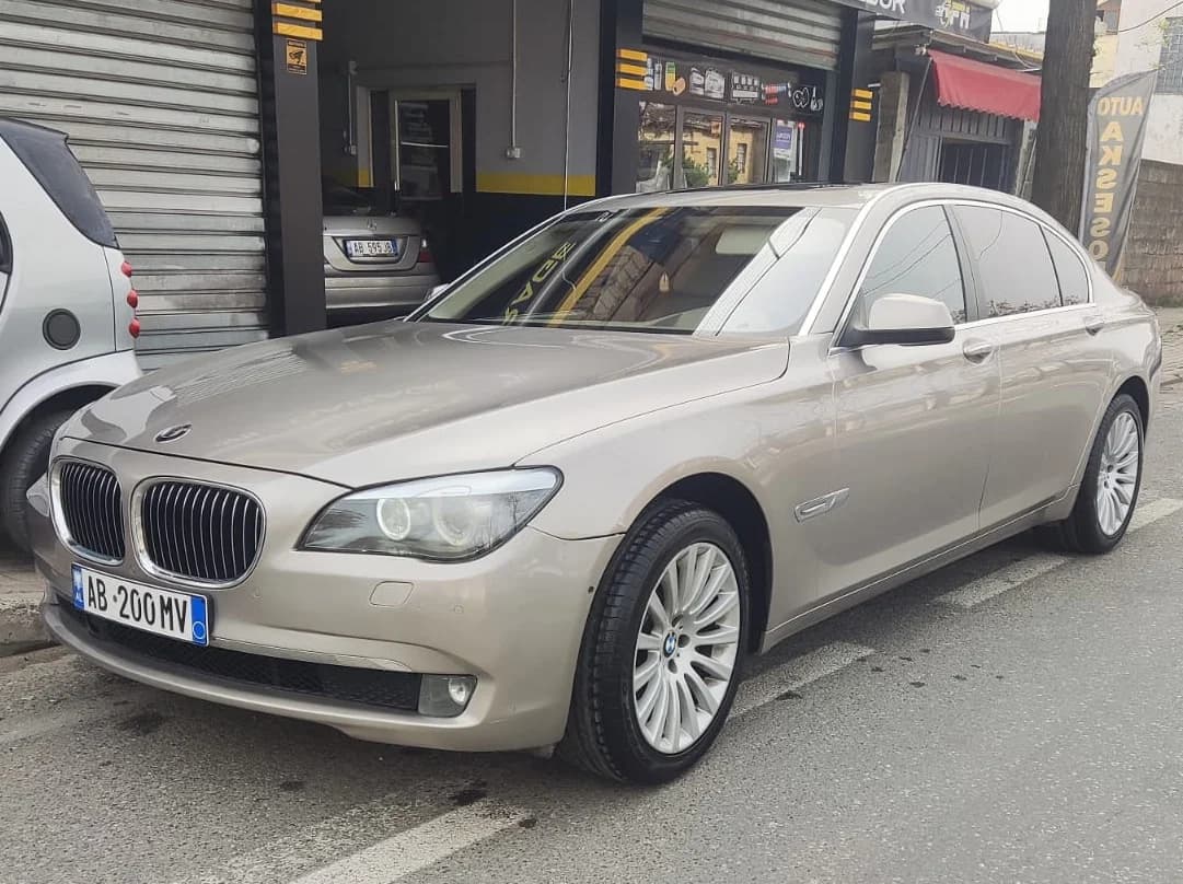 BMW Seria 7 – 4.4 Benzinë | Viti 2011 | Full Opsion